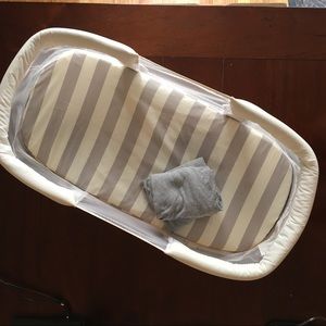 Co sleeper plus 2 fitted sheets